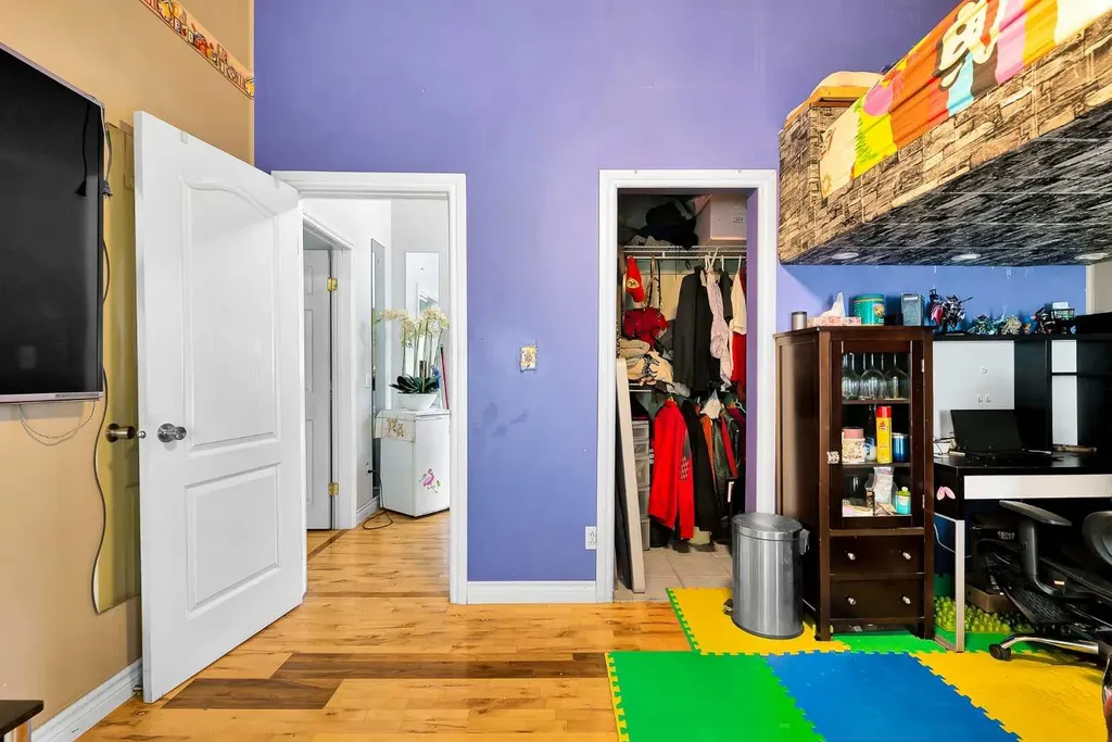 6 Tipton Place NW Calgary AB T2K 3L5