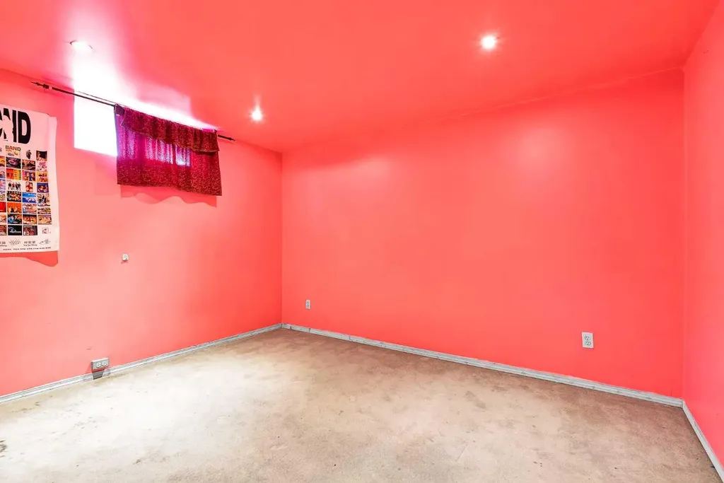 6 Tipton Place NW Calgary AB T2K 3L5