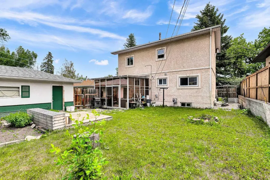 6 Tipton Place NW Calgary AB T2K 3L5