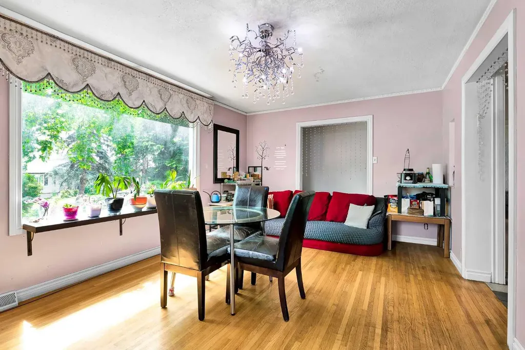 6 Tipton Place NW Calgary AB T2K 3L5