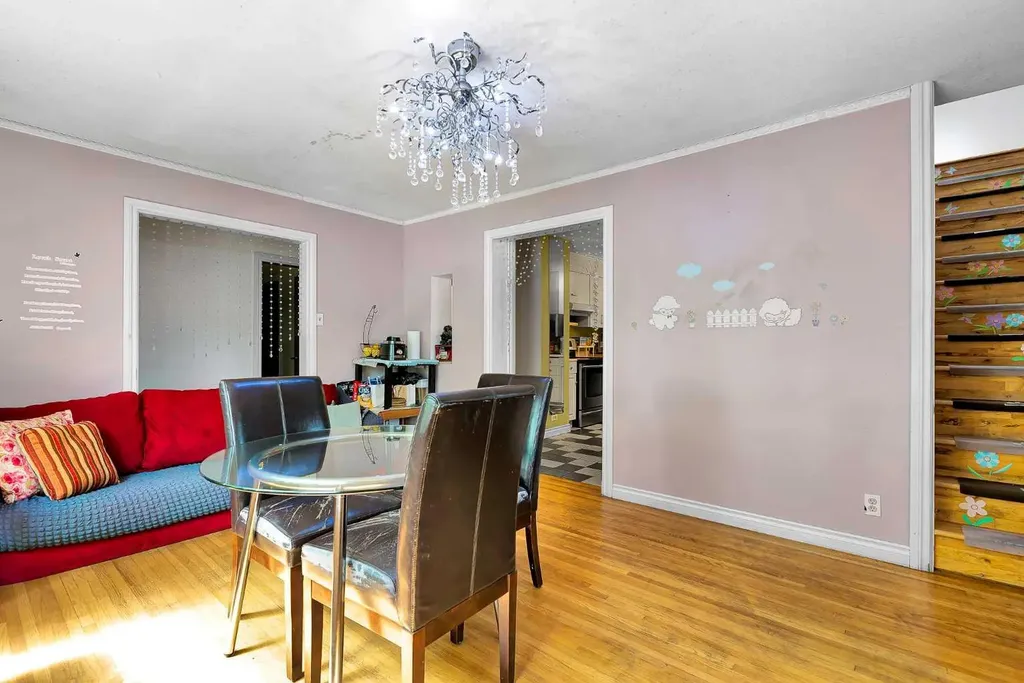6 Tipton Place NW Calgary AB T2K 3L5