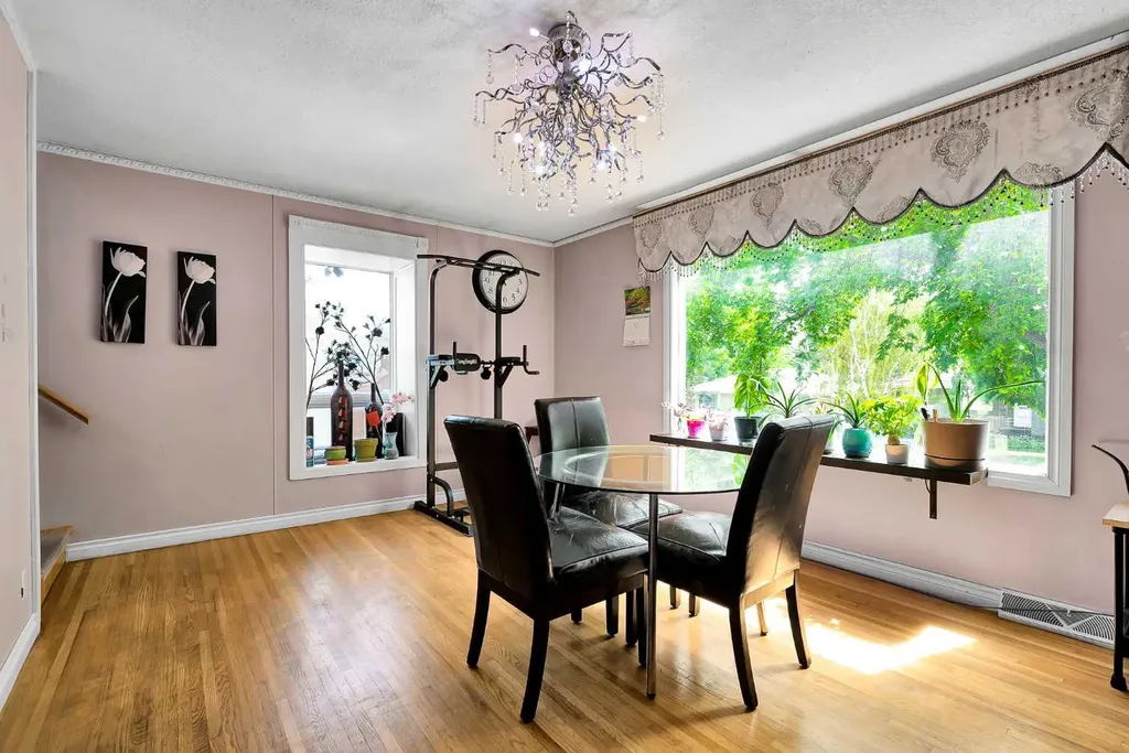 6 Tipton Place NW Calgary AB T2K 3L5