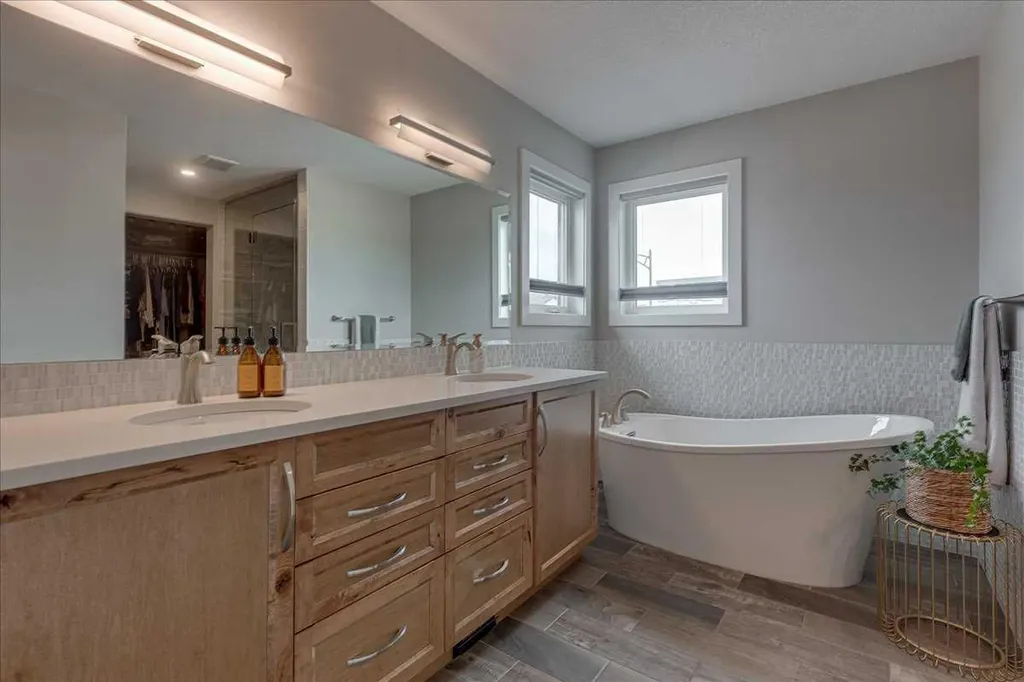 29 Longmire Close Red Deer AB T4R 0S7