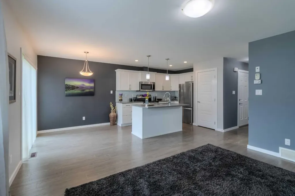 1220 Keystone Lethbridge AB T1J 5H6
