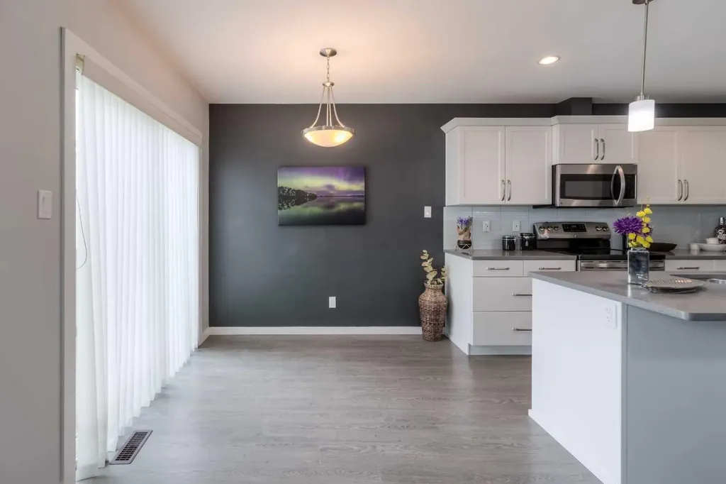 1220 Keystone Lethbridge AB T1J 5H6