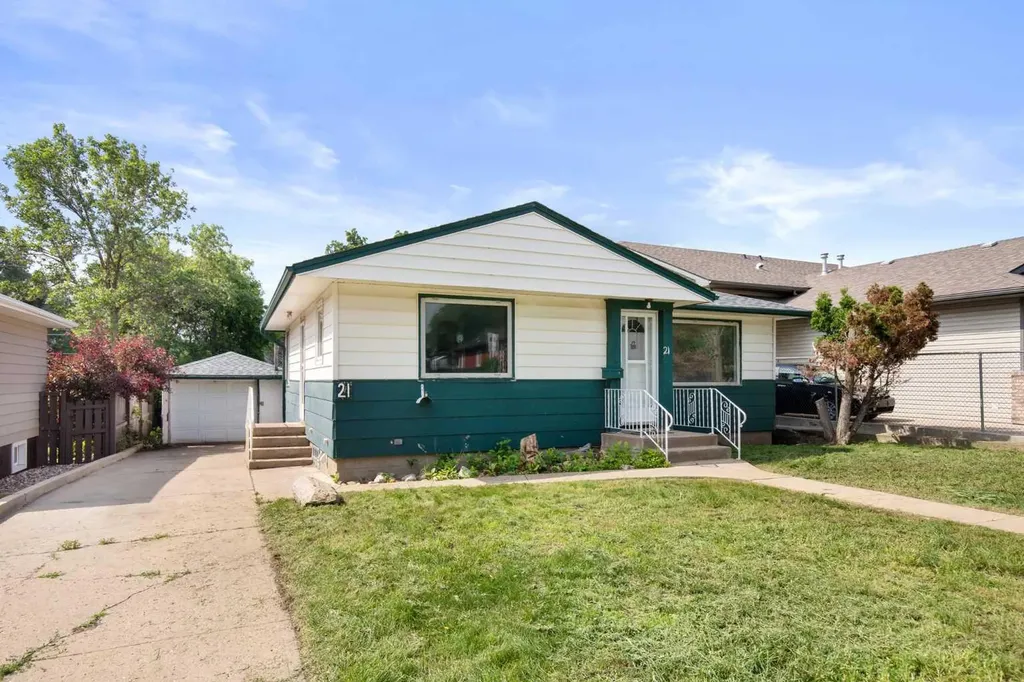 21 5 Street SW Medicine Hat AB T1A 4G3