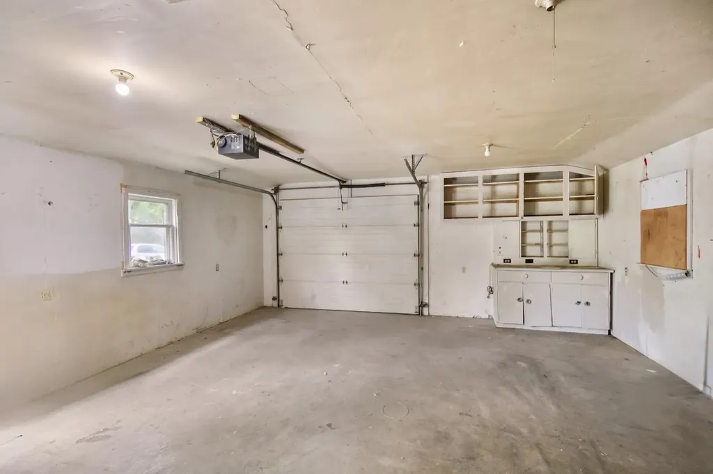 21 5 Street SW Medicine Hat AB T1A 4G3