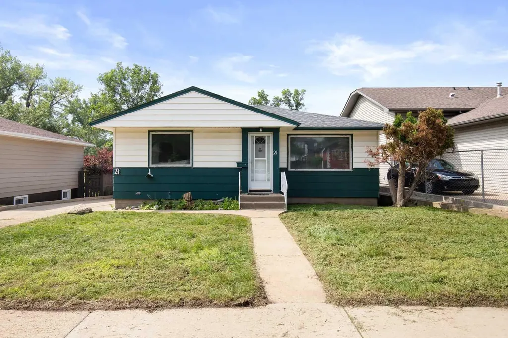 21 5 Street SW Medicine Hat AB T1A 4G3
