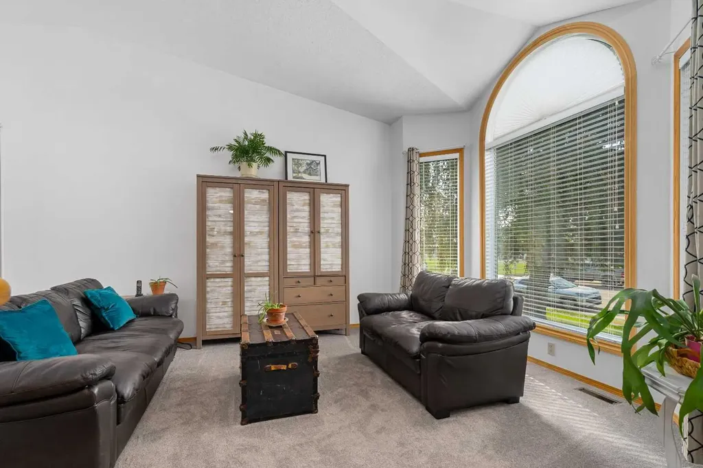 1114 Whitfield Avenue Crossfield AB T0M 0S0