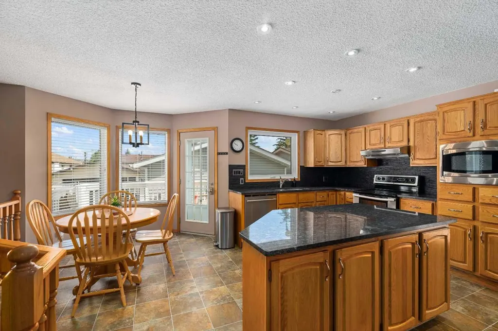 1114 Whitfield Avenue Crossfield AB T0M 0S0