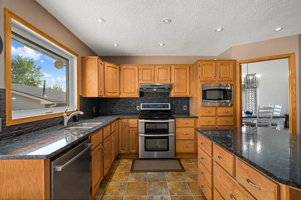 1114 Whitfield Avenue Crossfield AB T0M 0S0
