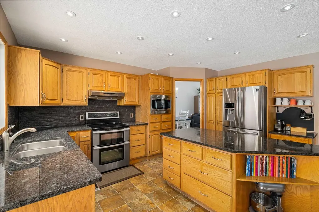 1114 Whitfield Avenue Crossfield AB T0M 0S0