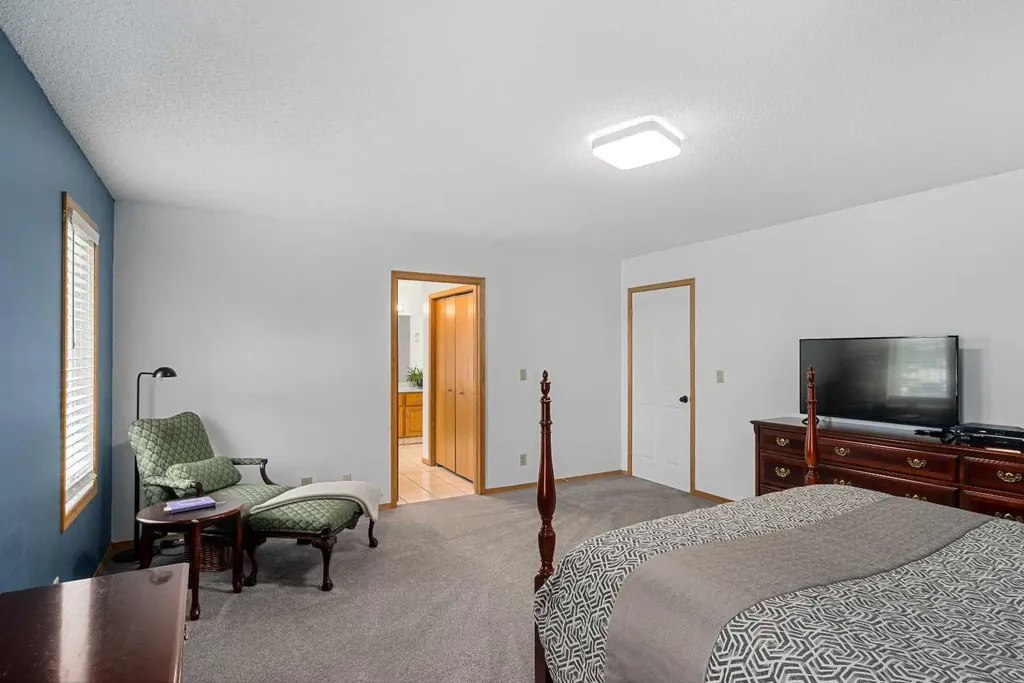 1114 Whitfield Avenue Crossfield AB T0M 0S0