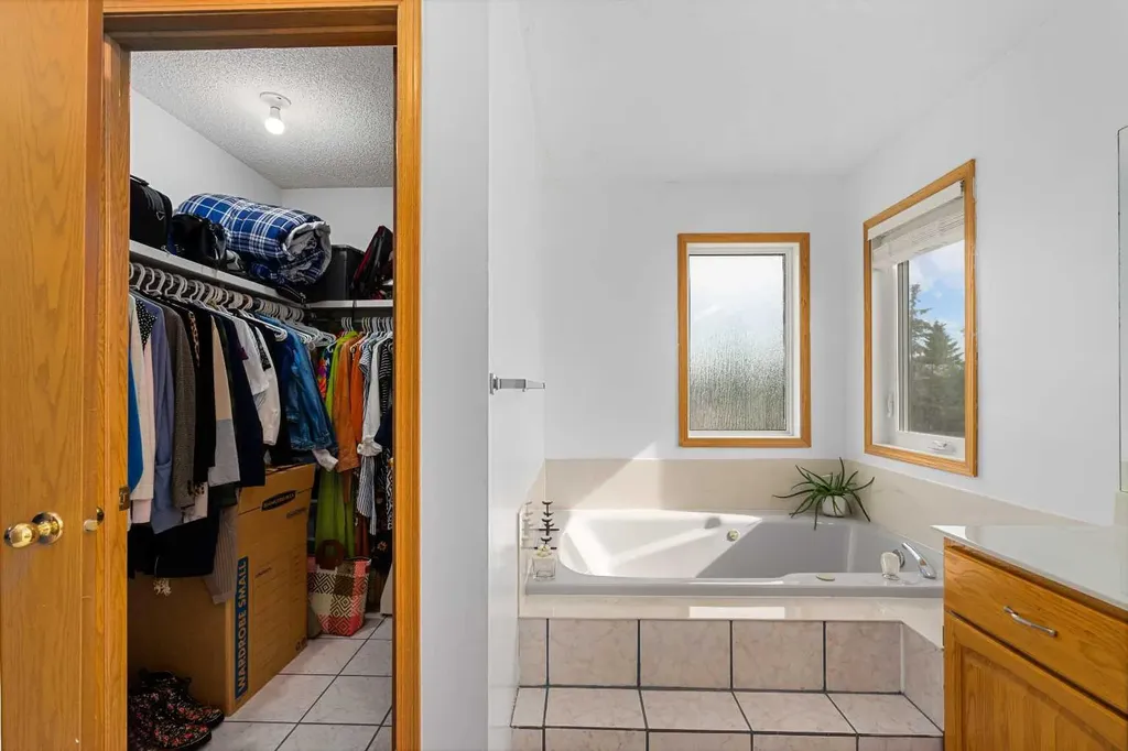 1114 Whitfield Avenue Crossfield AB T0M 0S0