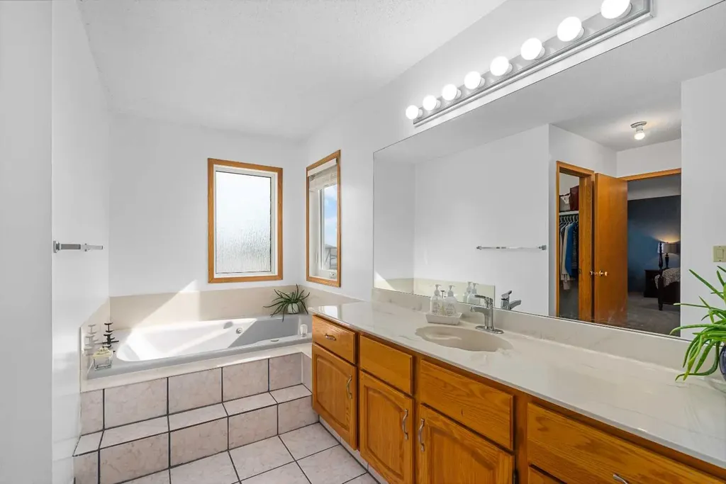 1114 Whitfield Avenue Crossfield AB T0M 0S0