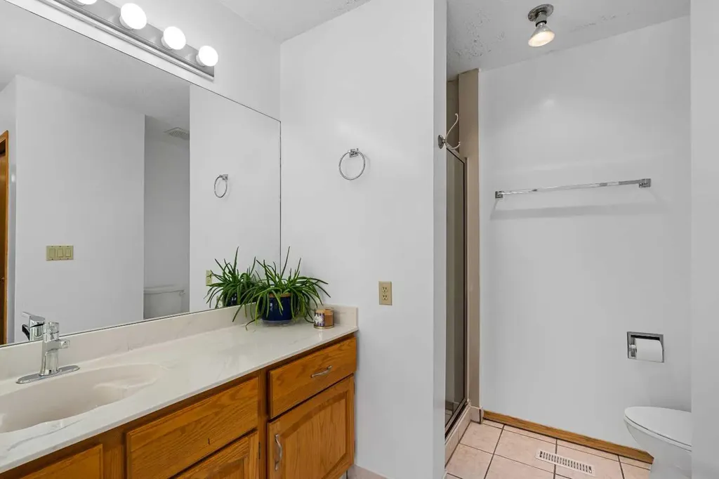 1114 Whitfield Avenue Crossfield AB T0M 0S0
