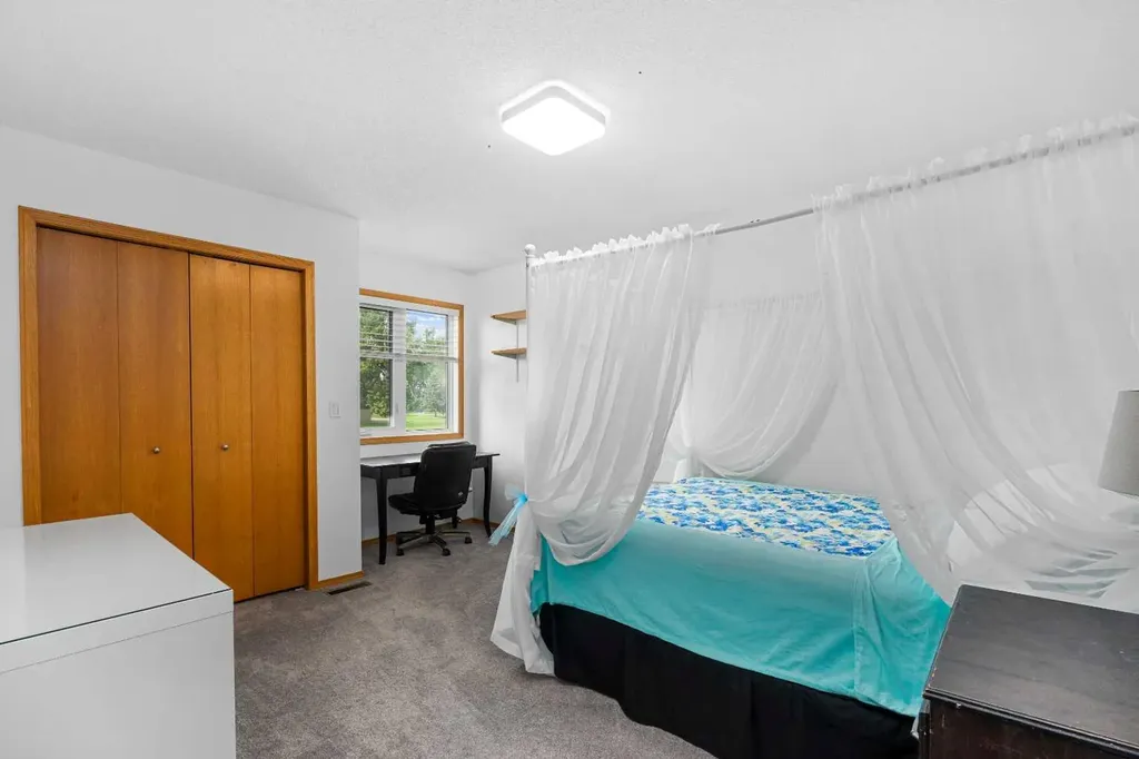 1114 Whitfield Avenue Crossfield AB T0M 0S0