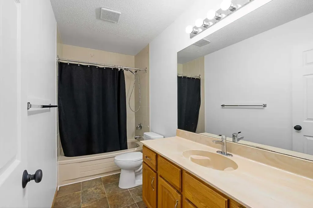 1114 Whitfield Avenue Crossfield AB T0M 0S0