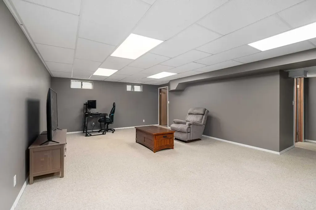1114 Whitfield Avenue Crossfield AB T0M 0S0