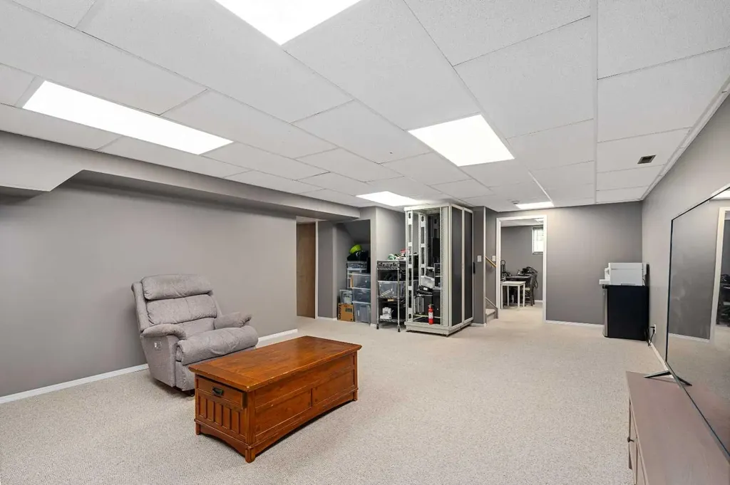 1114 Whitfield Avenue Crossfield AB T0M 0S0