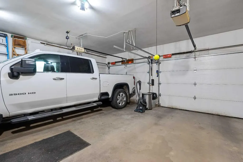 1114 Whitfield Avenue Crossfield AB T0M 0S0