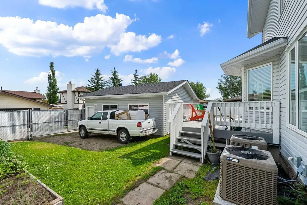 1114 Whitfield Avenue Crossfield AB T0M 0S0
