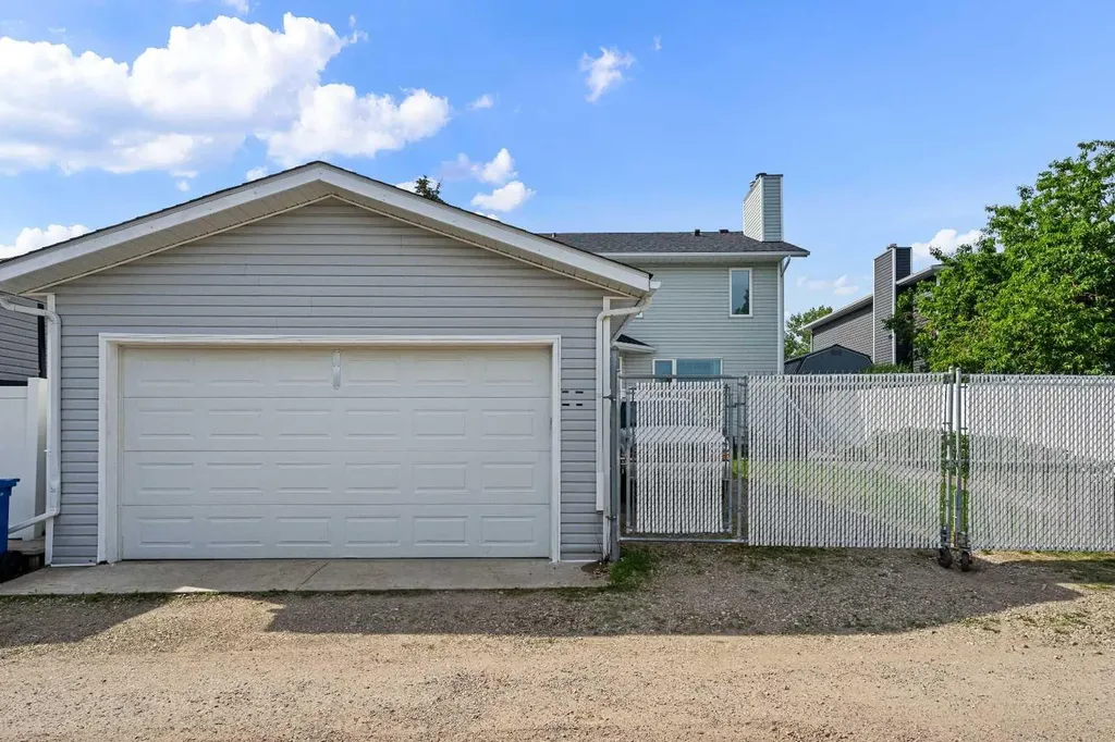 1114 Whitfield Avenue Crossfield AB T0M 0S0