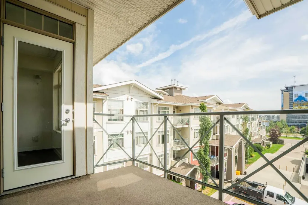 28 Auburn Bay Link SE Calgary AB T3M 1Z7