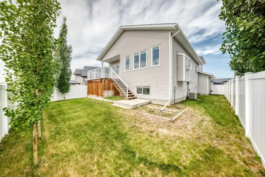 38 Cambridge Close Blackfalds AB T4M 0A3
