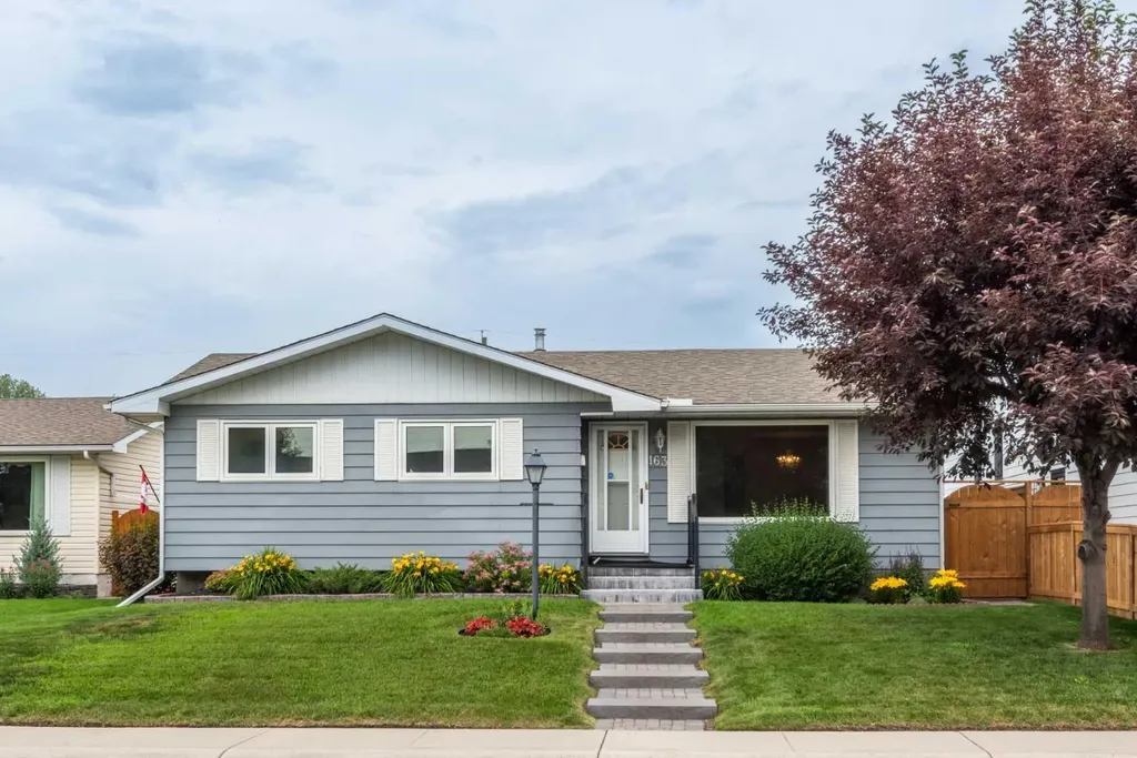 163 Lake Sylvan Close SE Calgary AB T3J3E5