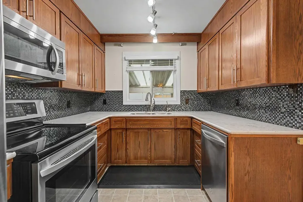 163 Lake Sylvan Close SE Calgary AB T3J3E5