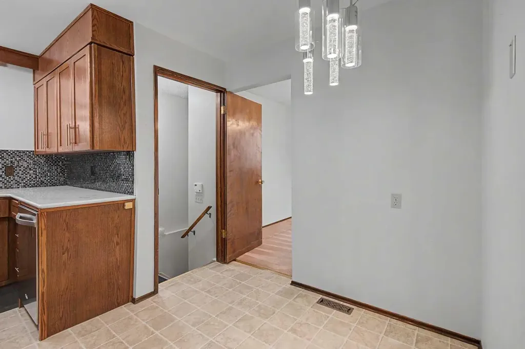 163 Lake Sylvan Close SE Calgary AB T3J3E5