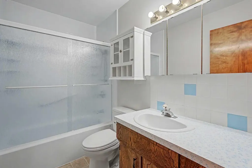 163 Lake Sylvan Close SE Calgary AB T3J3E5