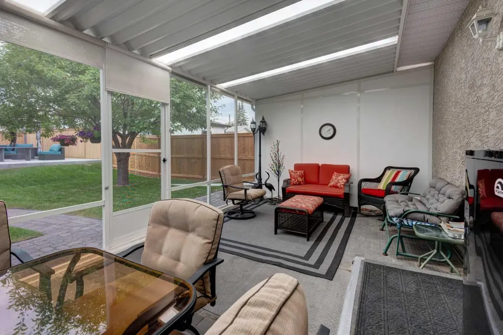 163 Lake Sylvan Close SE Calgary AB T3J3E5