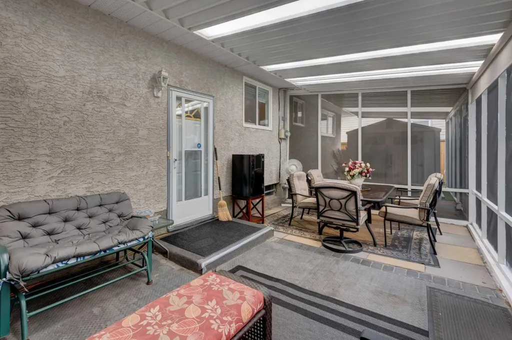 163 Lake Sylvan Close SE Calgary AB T3J3E5