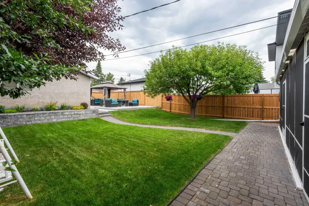 163 Lake Sylvan Close SE Calgary AB T3J3E5