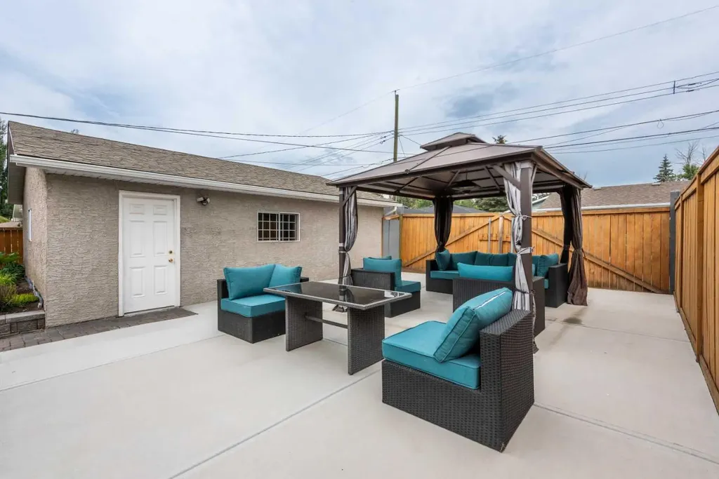 163 Lake Sylvan Close SE Calgary AB T3J3E5