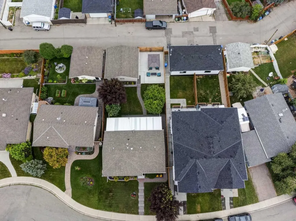 163 Lake Sylvan Close SE Calgary AB T3J3E5