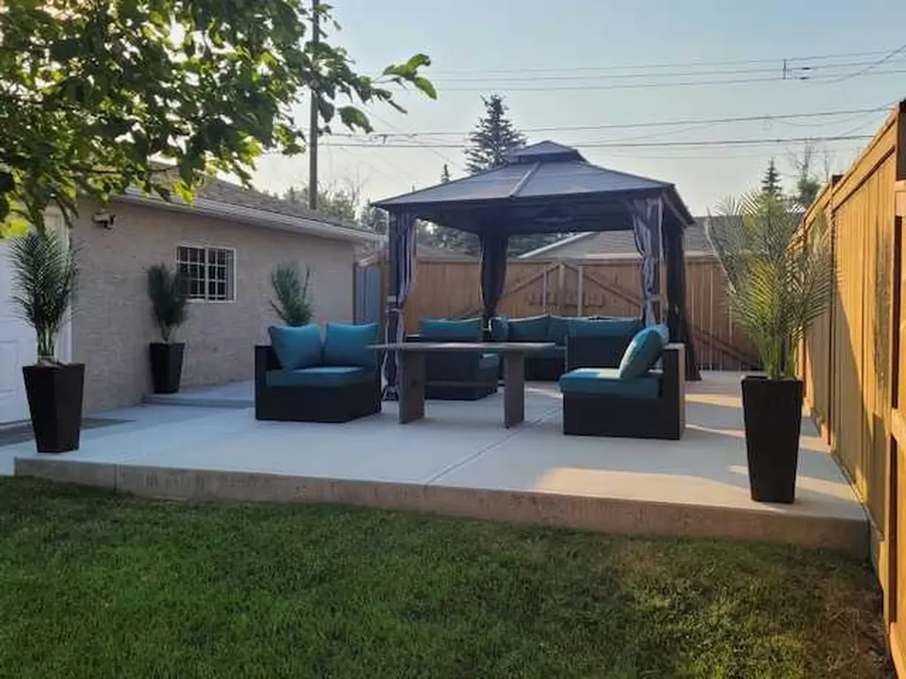 163 Lake Sylvan Close SE Calgary AB T3J3E5