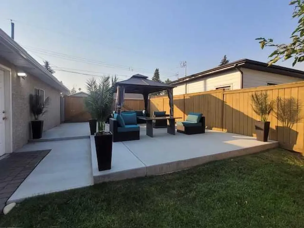 163 Lake Sylvan Close SE Calgary AB T3J3E5