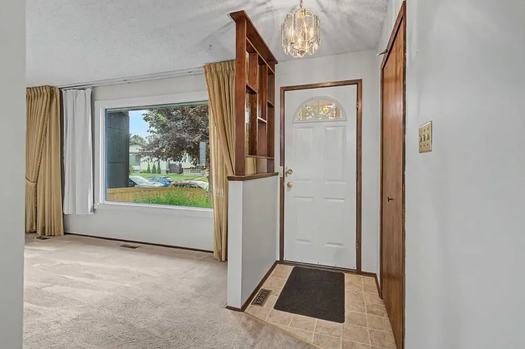 163 Lake Sylvan Close SE Calgary AB T3J3E5
