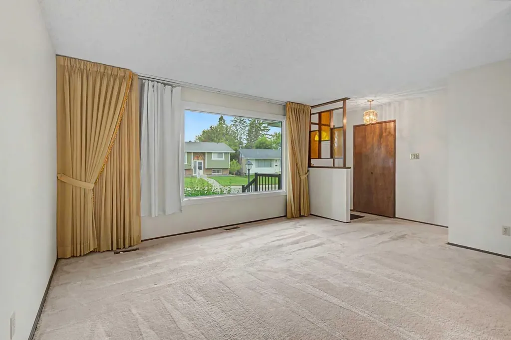 163 Lake Sylvan Close SE Calgary AB T3J3E5
