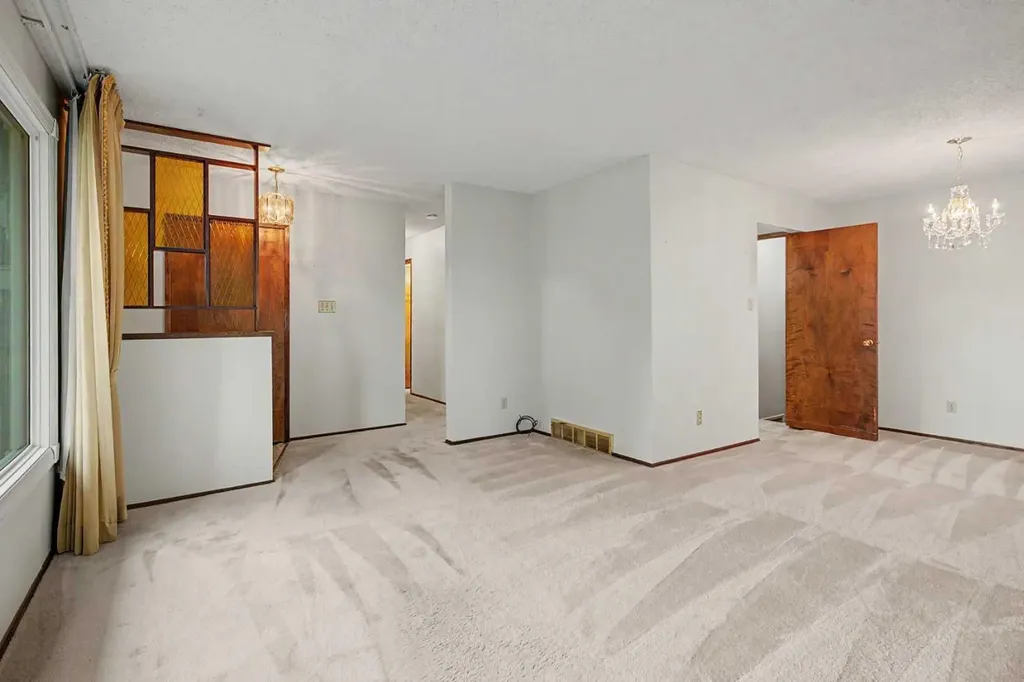 163 Lake Sylvan Close SE Calgary AB T3J3E5