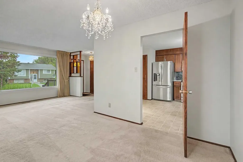 163 Lake Sylvan Close SE Calgary AB T3J3E5