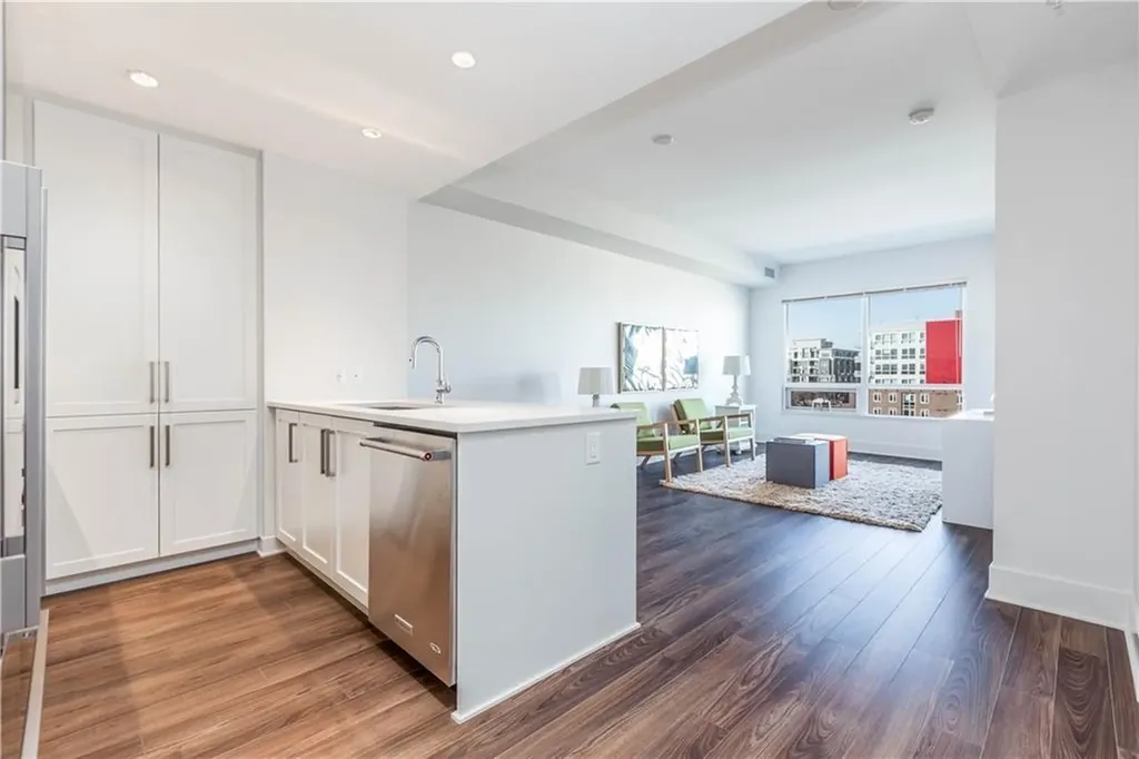 46 9 Street NE Calgary AB T2E 7Y1