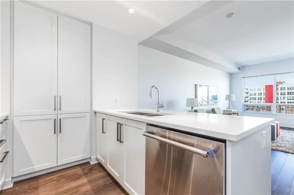 46 9 Street NE Calgary AB T2E 7Y1