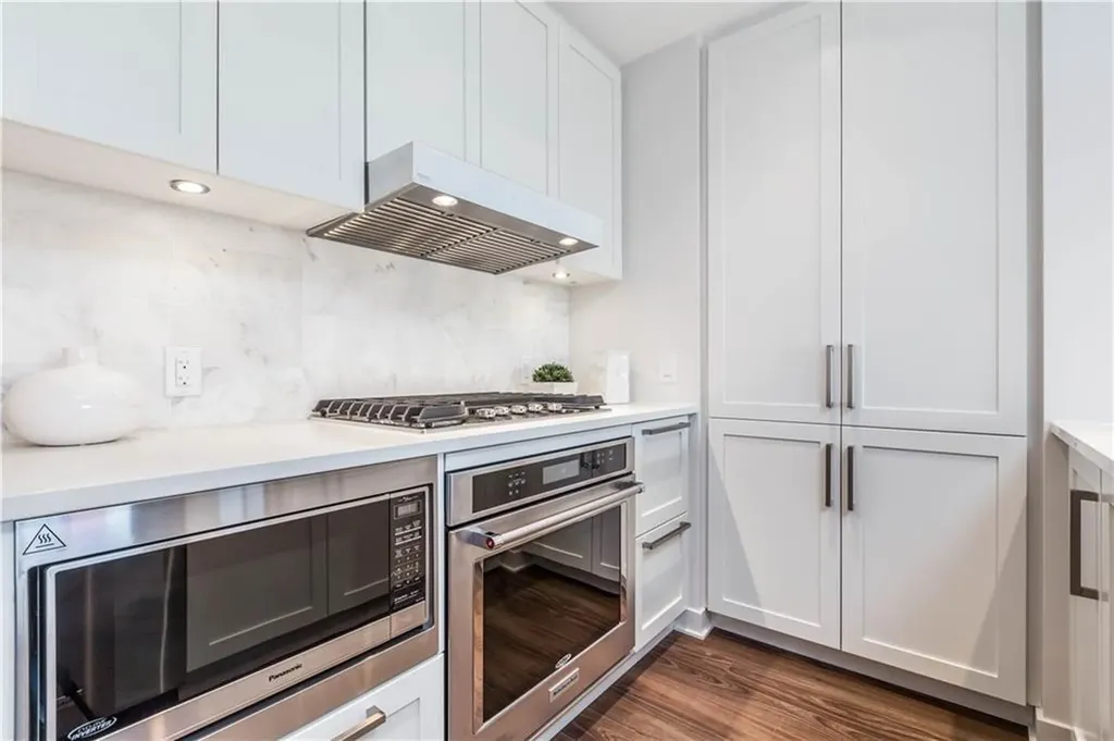 46 9 Street NE Calgary AB T2E 7Y1