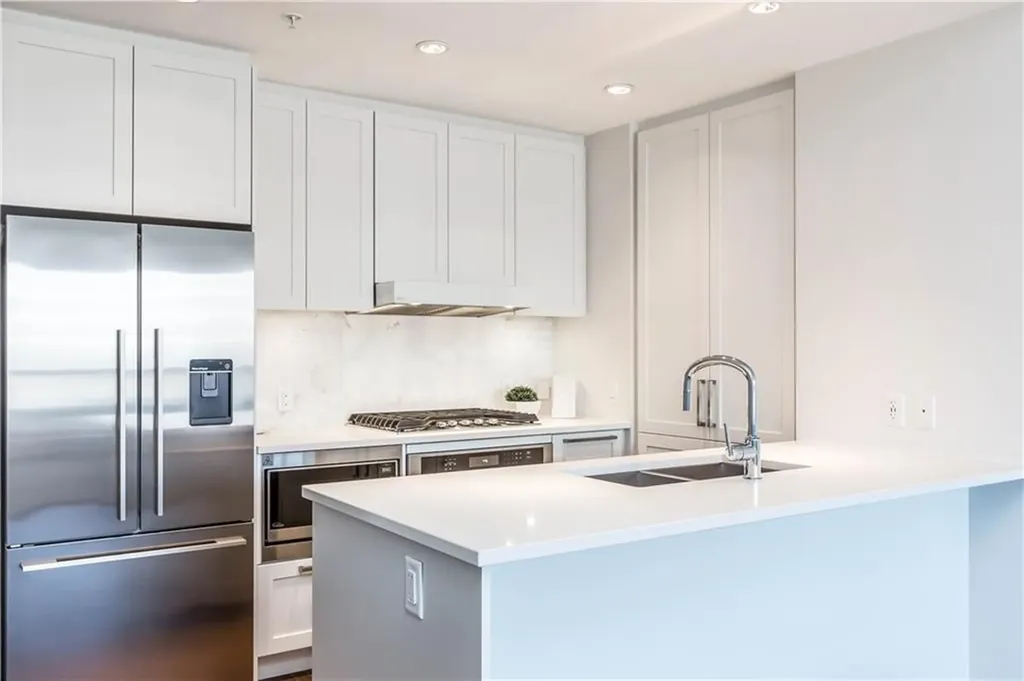 46 9 Street NE Calgary AB T2E 7Y1