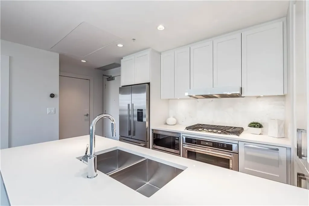 46 9 Street NE Calgary AB T2E 7Y1