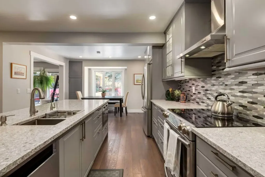 9915 Patton Road SW Calgary AB T2V 5G1